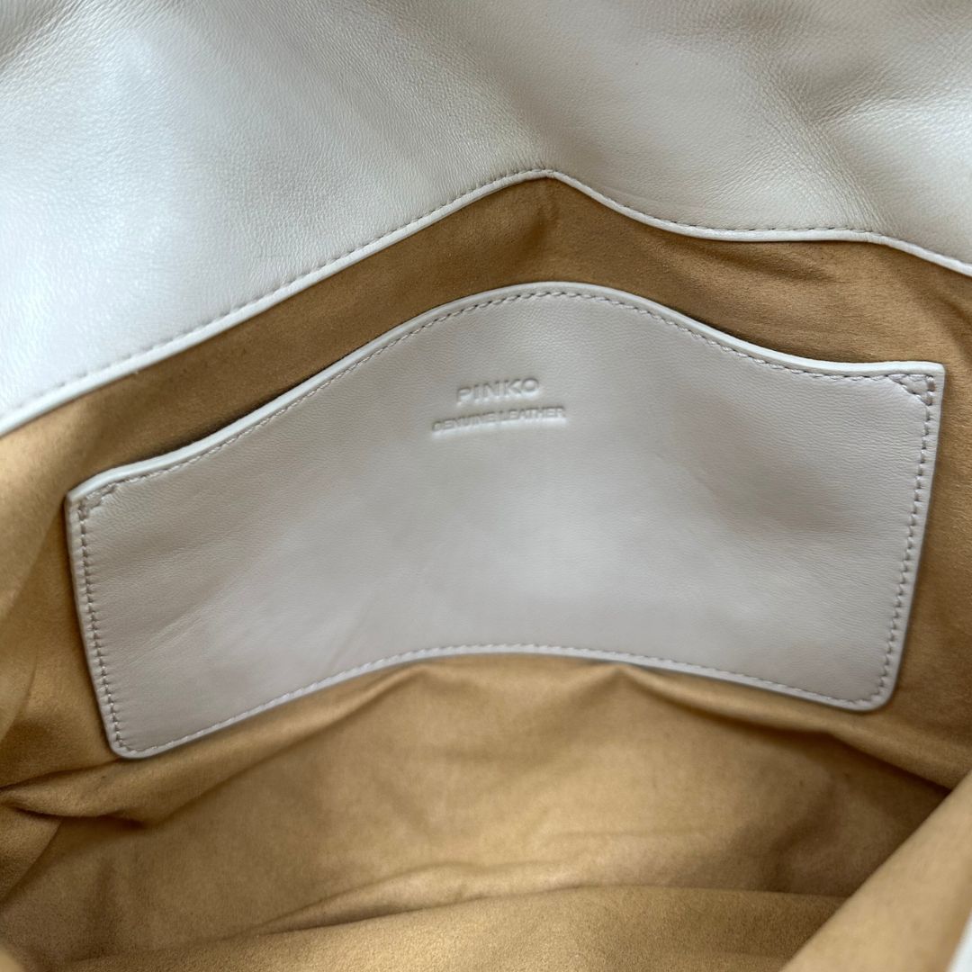 Borsa Pinko realizzata in morbida pelle bianca matelassè, di lusso, originale, ottime condizioni, usata.