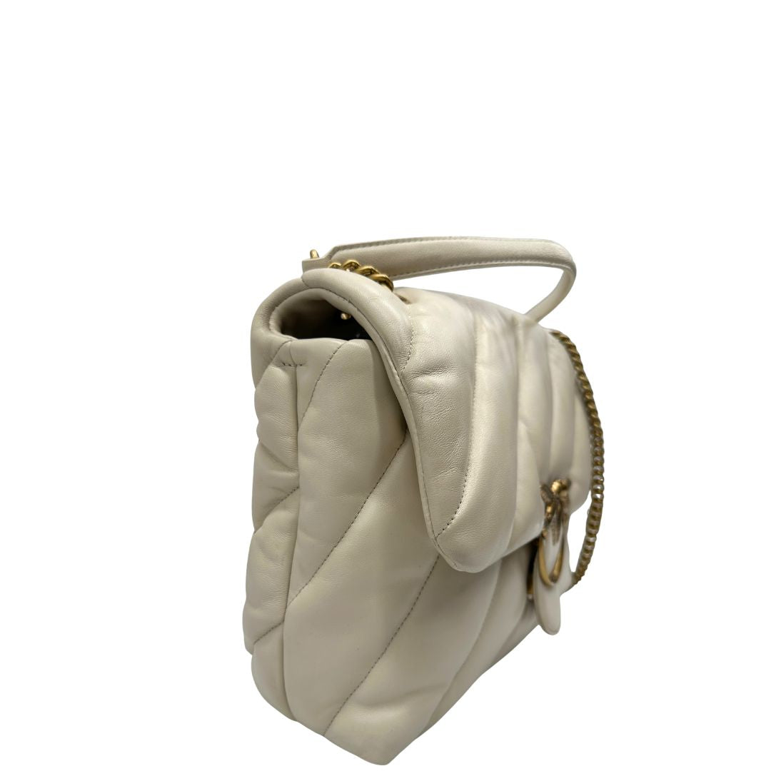lato  Borsa Pinko realizzata in morbida pelle bianca matelassè, di lusso, originale, ottime condizioni, usata.