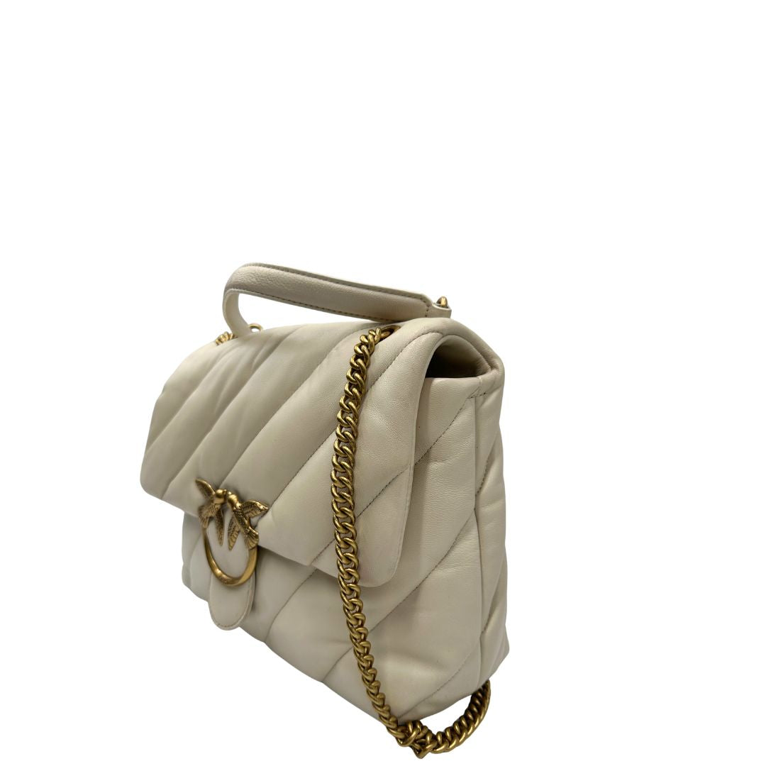 lato  Borsa Pinko realizzata in morbida pelle bianca matelassè, di lusso, originale, ottime condizioni, usata. 