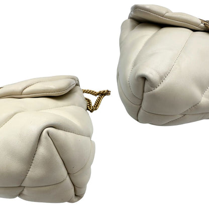 angoli  Borsa Pinko realizzata in morbida pelle bianca matelassè, di lusso, originale, ottime condizioni, usata. 