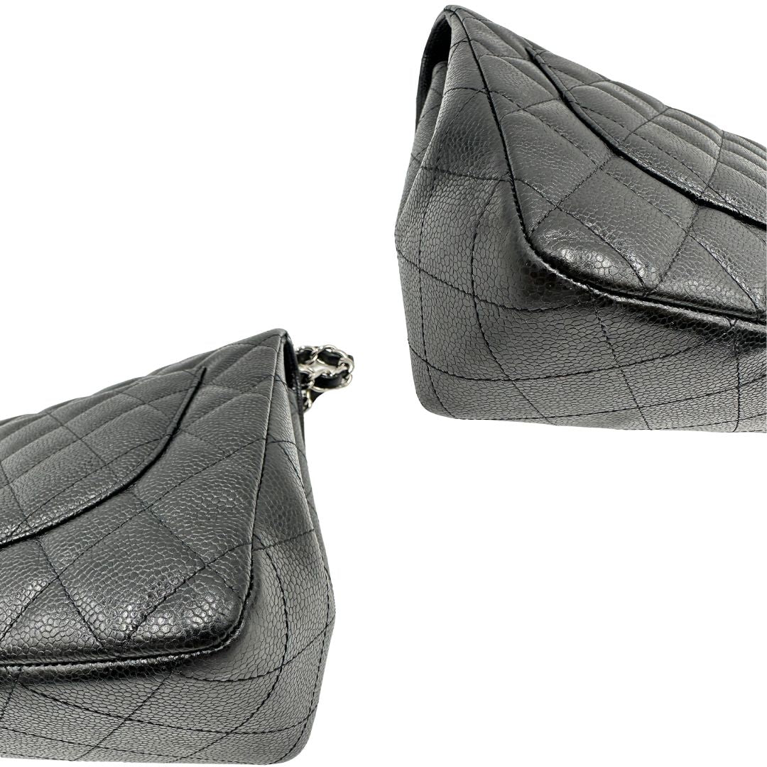 angoli  Borsa Chanel in pelle caviar nera trapuntata con hardware argentato, di lusso, originale, ottime condizioni, usata. 