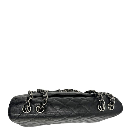  Borsa Chanel in pelle caviar nera trapuntata con hardware argentato, di lusso, originale, ottime condizioni, usata. 