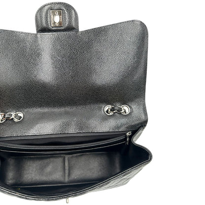 interno  Borsa Chanel in pelle caviar nera trapuntata con hardware argentato, di lusso, originale, ottime condizioni, usata.