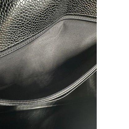interno  Borsa Chanel in pelle caviar nera trapuntata con hardware argentato, di lusso, originale, ottime condizioni, usata.