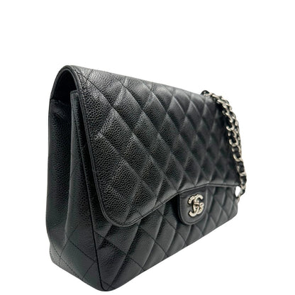 lato  Borsa Chanel in pelle caviar nera trapuntata con hardware argentato, di lusso, originale, ottime condizioni, usata. 