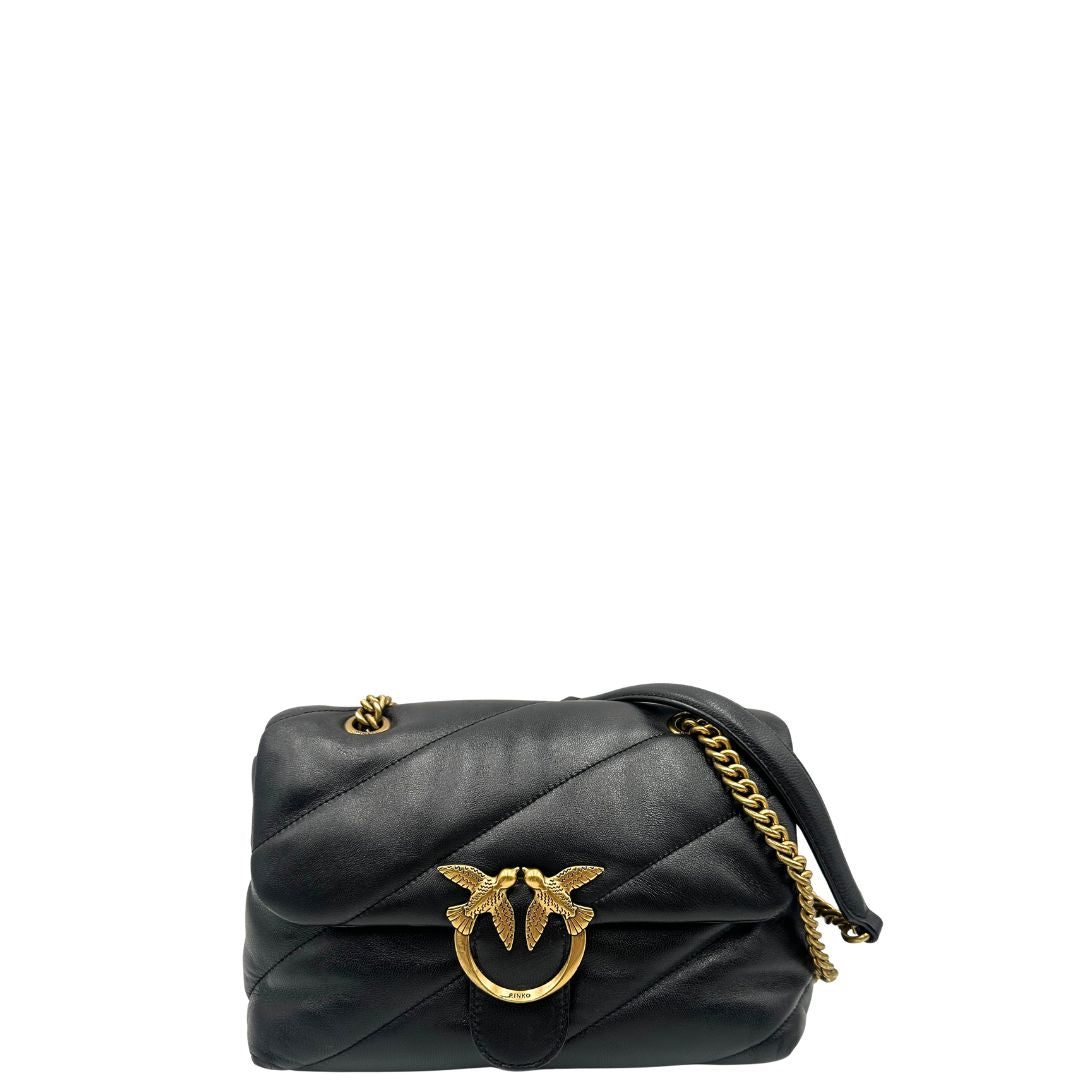 Front di una Pinko in pelle nera trapuntata, indossabile a spalla o a tracolla, usata, originale, second hand, in ottime condizioni.