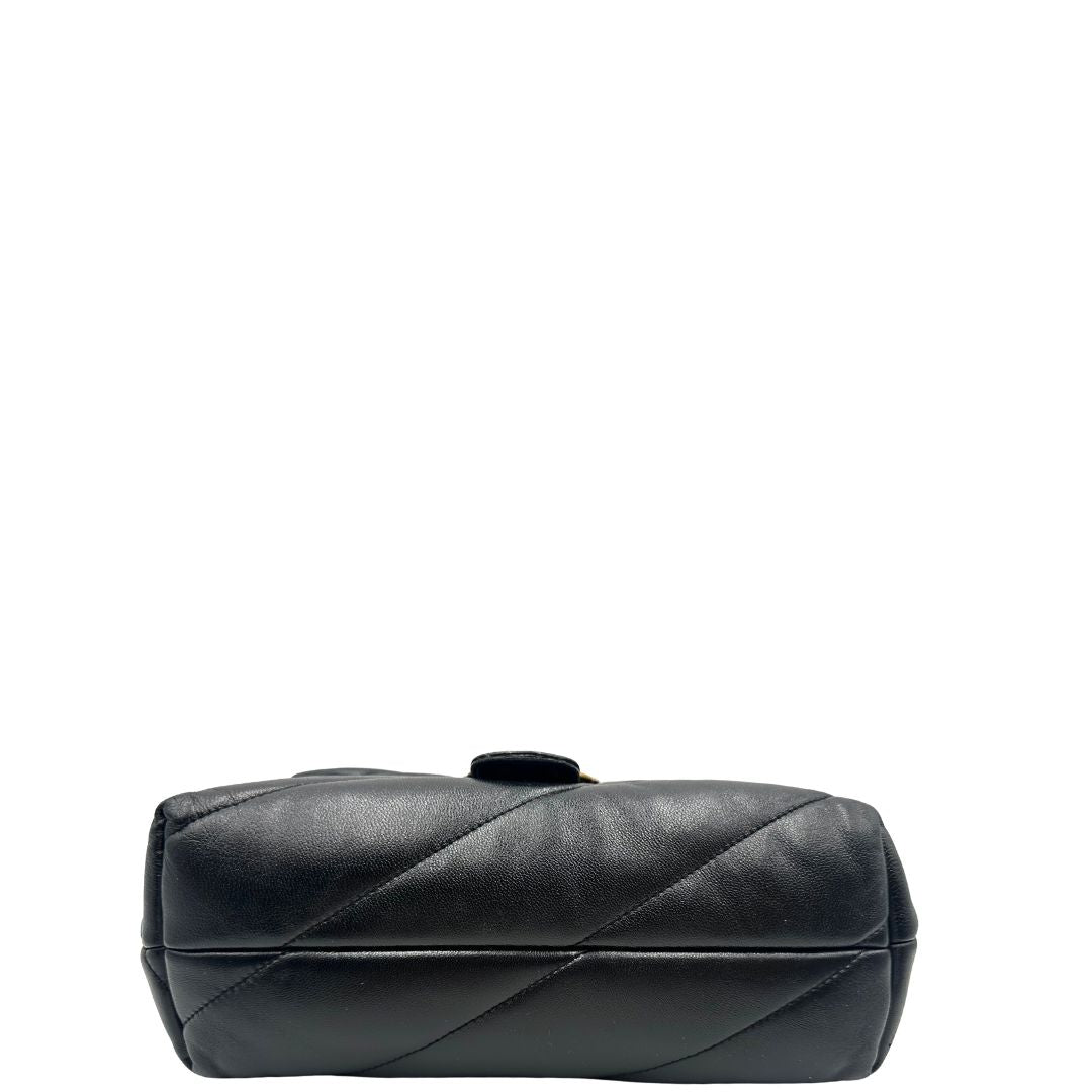 Base di una Pinko in pelle nera trapuntata, indossabile a spalla o a tracolla, usata, originale, second hand, in ottime condizioni.