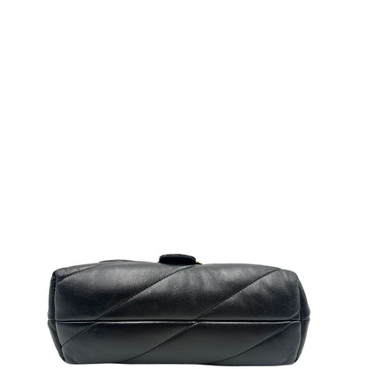 Base di una Pinko in pelle nera trapuntata, indossabile a spalla o a tracolla, usata, originale, second hand, in ottime condizioni.