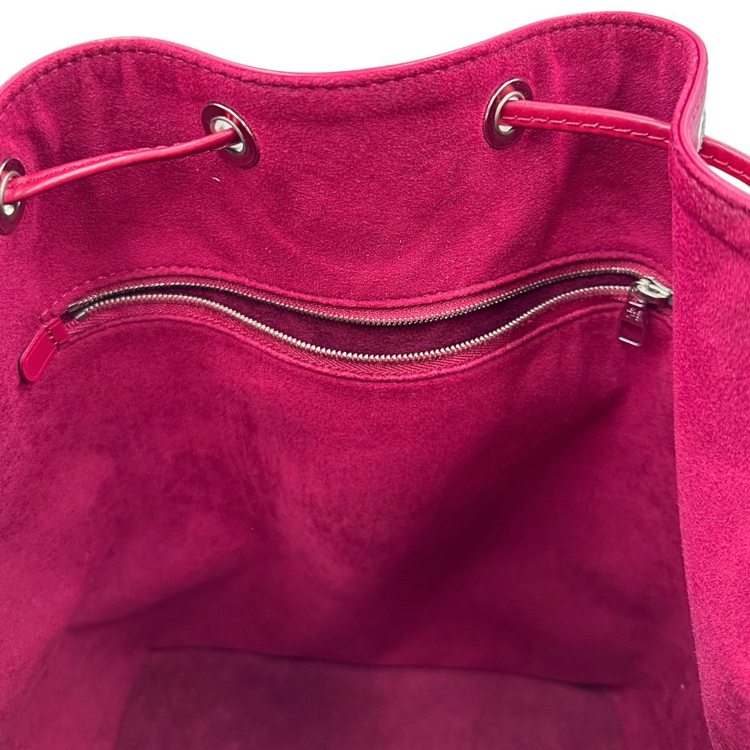 interno Secchiello LV in pelle epi color magenta, di lusso, originale, ottime condizioni, usata. 