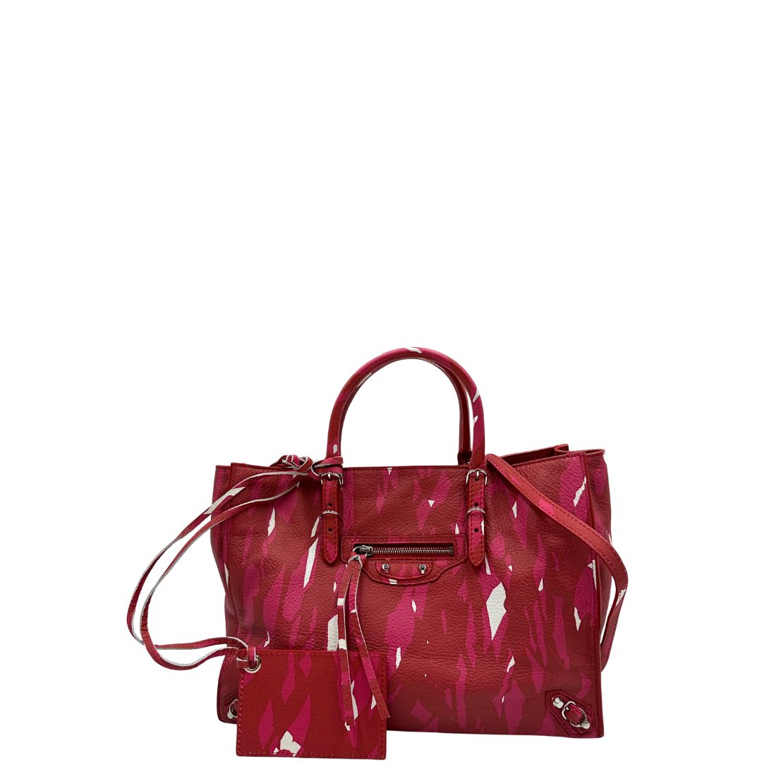 Front di una borsa Balenciaga Papier multicolore, con parti metalliche argentate e comodo specchietto amovibile, usata, originale, second hand, in condizioni eccellenti.