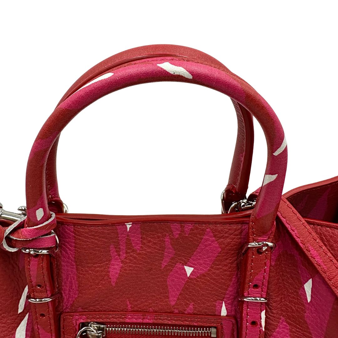 Manici di una borsa Balenciaga Papier multicolore, con parti metalliche argentate e comodo specchietto amovibile, usata, originale, second hand, in condizioni eccellenti.