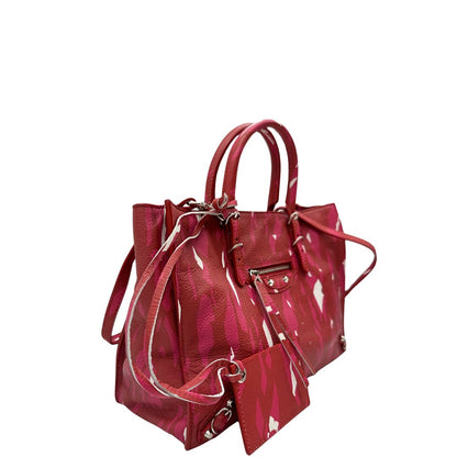 Laterale sinistro di una borsa Balenciaga Papier multicolore, con parti metalliche argentate e comodo specchietto amovibile, usata, originale, second hand, in condizioni eccellenti.