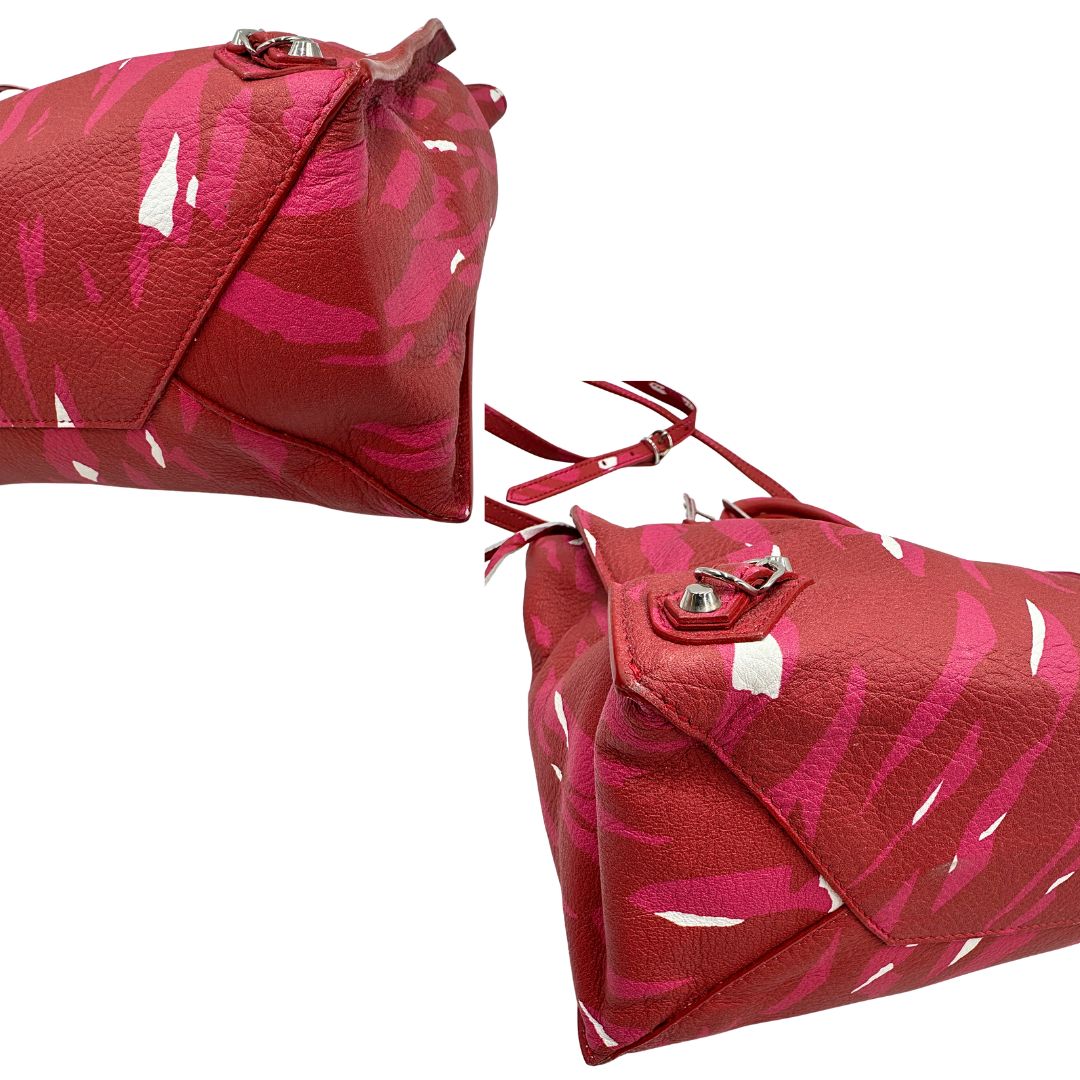 Angoli di una borsa Balenciaga Papier multicolore, con parti metalliche argentate e comodo specchietto amovibile, usata, originale, second hand, in condizioni eccellenti.