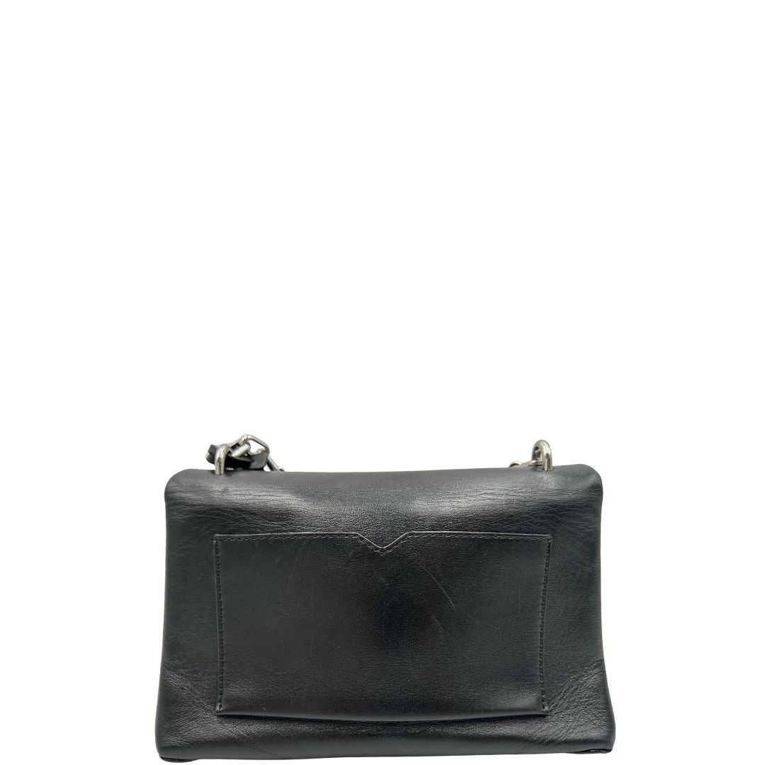 Retro, Borsa MK in pelle con impunture trapuntate, con parti metalliche in ottone nero, indossabile a spalla o a tracolla. Originale, usata, di lusso, in ottime condizioni.