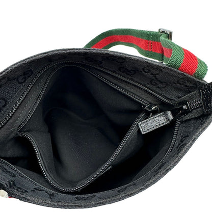 Interno di una borsa Gucci GG con tracolla Web regolabile e finiture in pelle nere, usata, originale, second hand, in ottime condizioni.