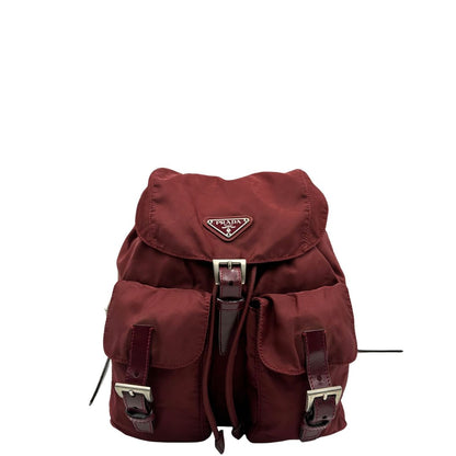 Front, Leggero zaino Prada in tessuto nylon bordeaux e finiture in pelle tono su tono. Originale, usato, di lusso, in ottime condizioni.