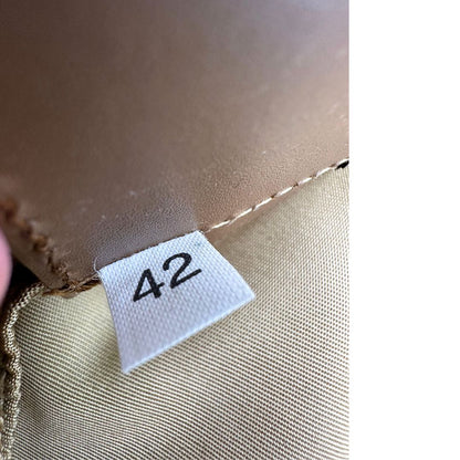 Codice, Pochette Prada in tessuto nylon verde oliva e hardware argentato. Originale, usata, di lusso, in buone condizioni.