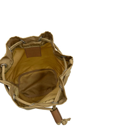 Interno, Pochette Prada in tessuto nylon verde oliva e hardware argentato. Originale, usata, di lusso, in buone condizioni.