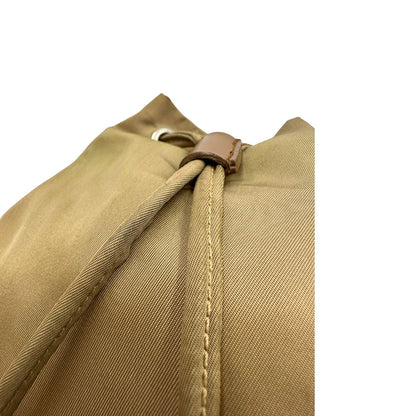 Pochette Prada in tessuto nylon verde oliva e hardware argentato. Originale, usata, di lusso, in buone condizioni.