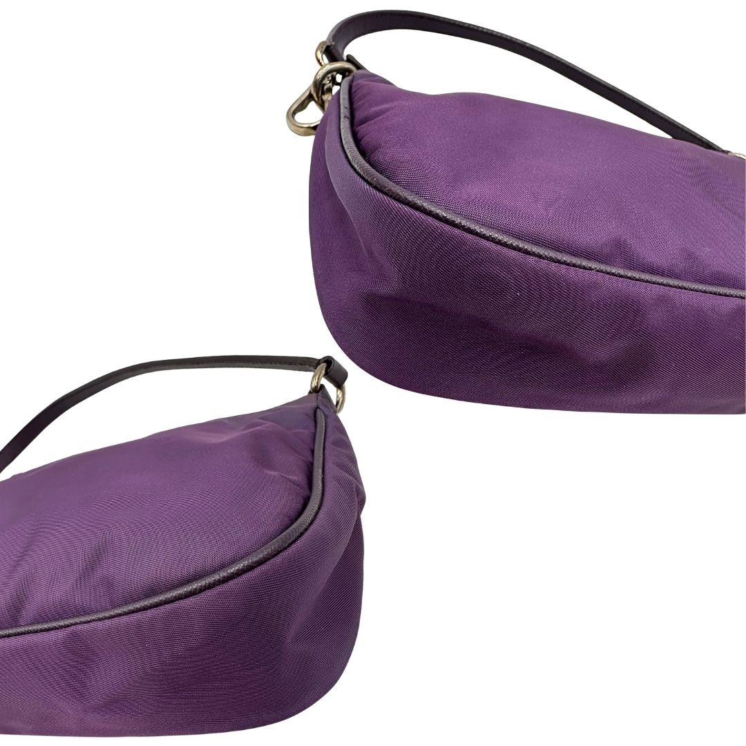 Angoli di una borsa Prada in nylon viola, indossabile a spalla, usata, originale, second hand, in ottime condizioni.