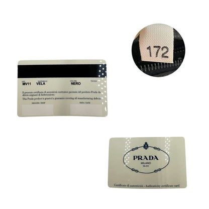 Codice e card d'autenticità di una pouch Prada in nylon nero e hardware argentato, usata, originale, second hand, in condizioni eccellenti.