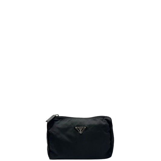 Front di una pouch Prada in nylon nero e hardware argentato, usata, originale, second hand, in condizioni eccellenti.