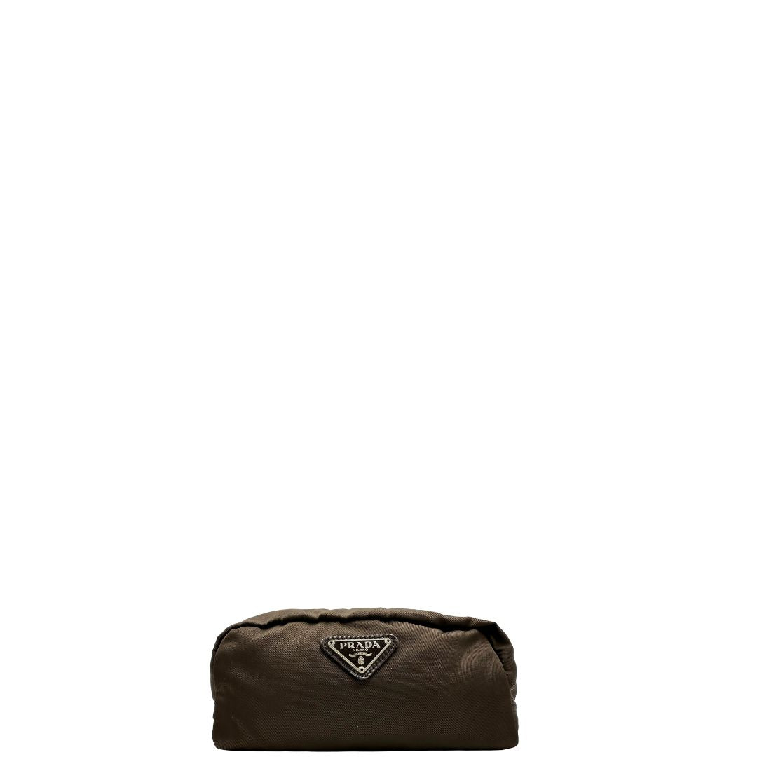 Front di un beauty Prada in tessuto Vela color ebano e hardware argentato, usato, originale, second hand, in ottime condizioni.