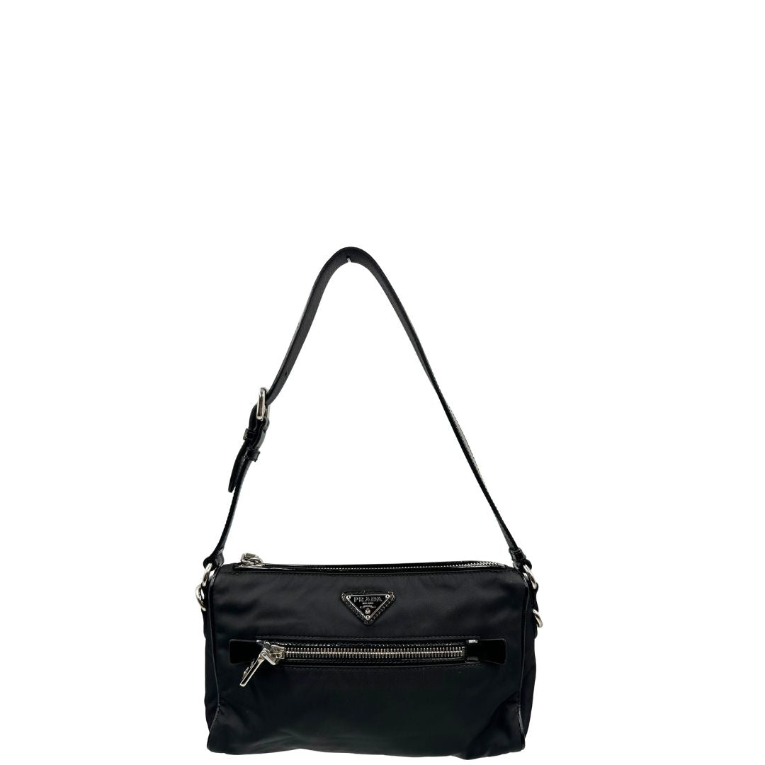 front Borsa Prada in nylon, indossabile a spalla, di lusso, originale, ottime condizioni, usata. 