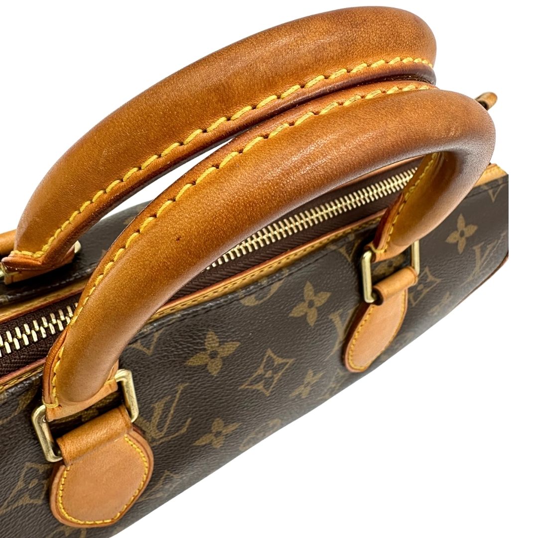 Manici di una borsa LV Popincourt realizzata in tela Monogram con parti in vacchetta naturale, usata, originale, second hand, in ottime condizioni.