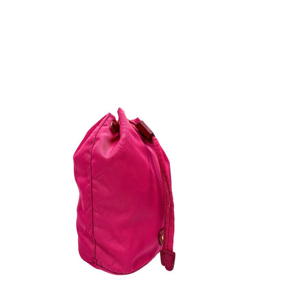 Lato destro, Necessaire Prada in tessuto fucsia e hardware dorato. Originale, usato, di lusso 
, in condizioni eccellenti.