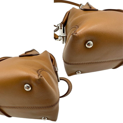 Angoli, Borsa Tod's in morbida pelle color cammello e hardware argentato, indossabile a mano oppure a tracolla. Originale, usata, di lusso, in ottime condizioni.