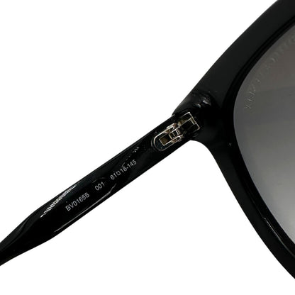 Codice di un paio di occhiali da sole Bottega Veneta in acetato nero con lenti sfumate grigie, usati, originali, second hand, in ottime condizioni.