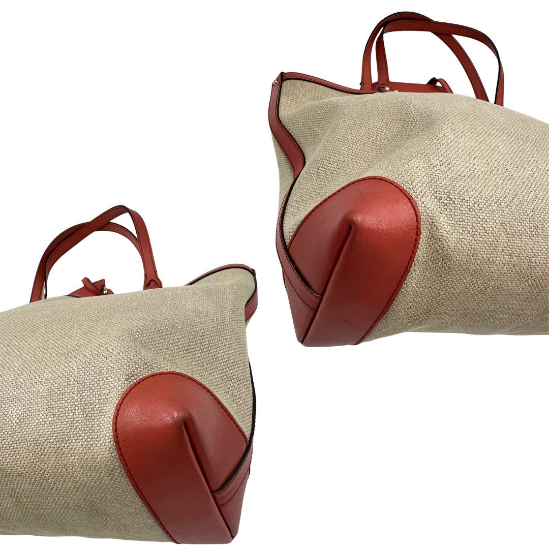 Angoli di una shopper Gucci Craft in tela beige, con finiture in pelle color rosa corallo. Dotata anche di una comoda pochette estraibile, usata, originale, second hand, in ottime condizioni.