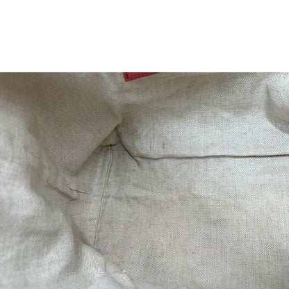 Interno di una shopper Gucci Craft in tela beige, con finiture in pelle color rosa corallo. Dotata anche di una comoda pochette estraibile, usata, originale, second hand, in ottime condizioni.