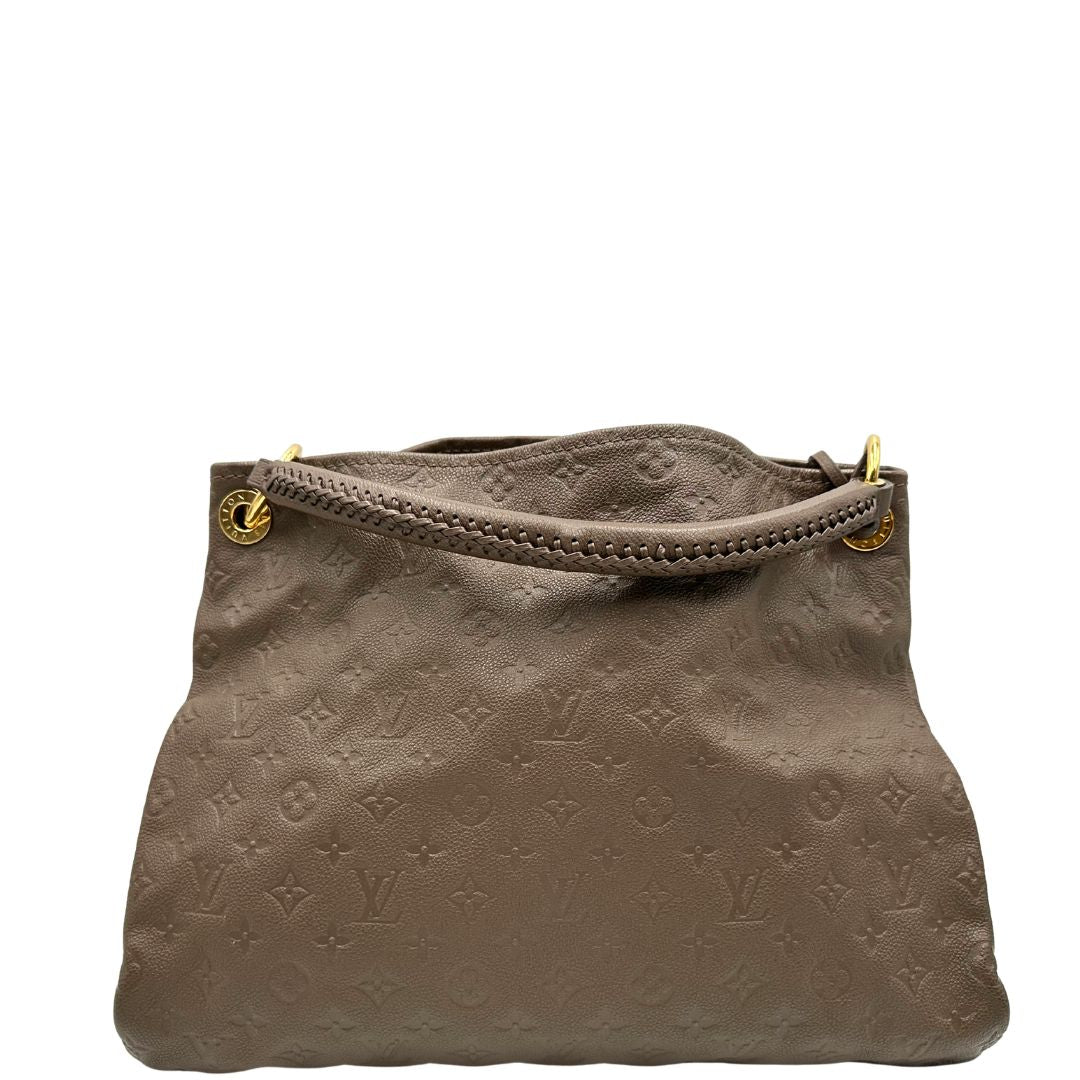 Retro di una borsa Artsy Louis Vuitton nella versione MM in una calda tonalità color nocciola, corredata, usata, originale, second hand, in ottime condizioni.