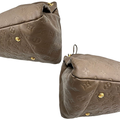 Angoli di una borsa Artsy Louis Vuitton nella versione MM in una calda tonalità color nocciola, corredata, usata, originale, second hand, in ottime condizioni.