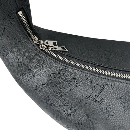 Cerniera di una borsa hobo LV Mahina Why Knot nera in monogram mahina, con iconico maxi fiocco sulla parte superiore, usata, originale, second hand, in condizioni eccellenti.