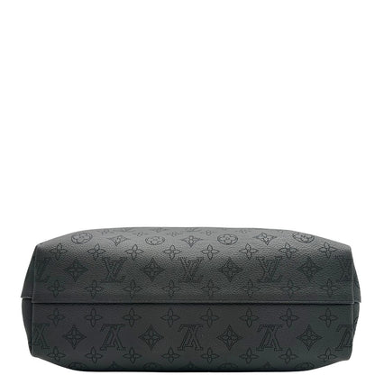 Base di una borsa hobo LV Mahina Why Knot nera in monogram mahina, con iconico maxi fiocco sulla parte superiore, usata, originale, second hand, in condizioni eccellenti.