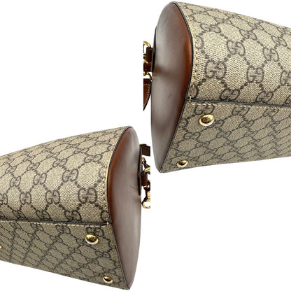 Angoli di un bauletto Gucci GG in canvas beige, con parti in pelle marroni, usato, originale, second hand, in ottime condizioni.