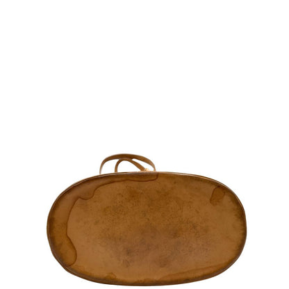 Base, Zaino Louis Vuitton realizzato in tela Monogram con hardware dorato, caratterizzato da una chiusura a coulisse. Indossabile a spalla.