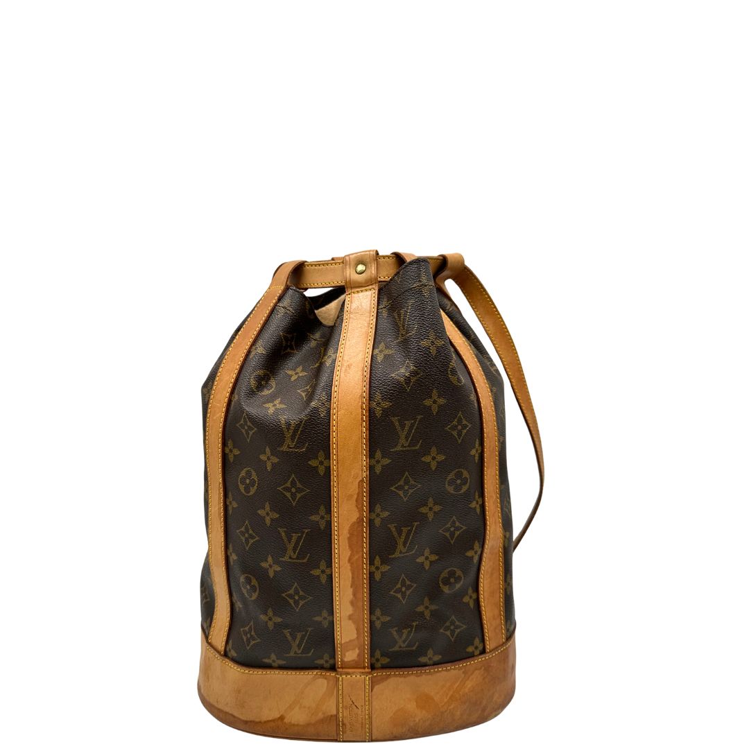 Front, Zaino Louis Vuitton realizzato in tela Monogram con hardware dorato, caratterizzato da una chiusura a coulisse. Indossabile a spalla.