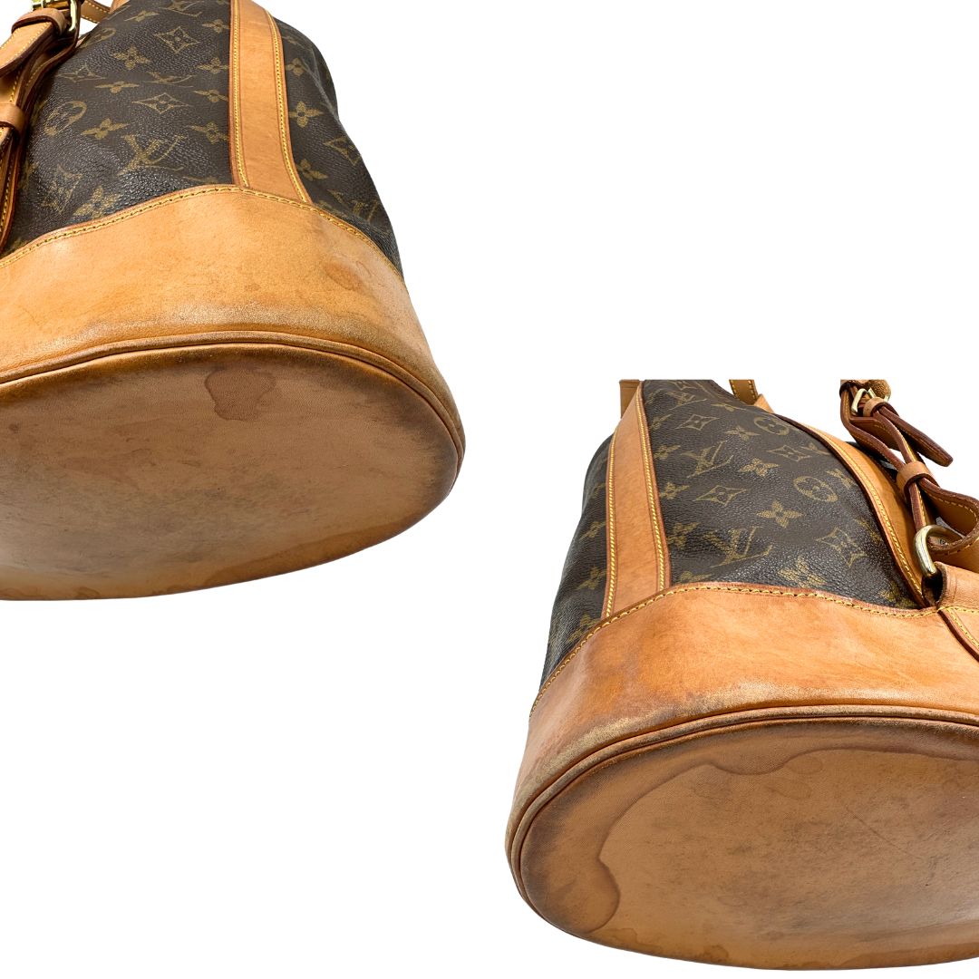 Angoli, Zaino Louis Vuitton realizzato in tela Monogram con hardware dorato, caratterizzato da una chiusura a coulisse. Indossabile a spalla.