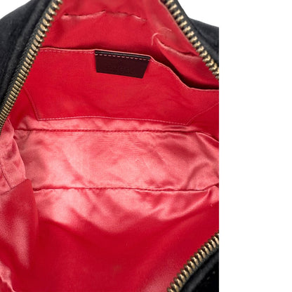 interno Camera bag Gucci Marmont in velluto e finiture in pelle nere, di lusso, originale, ottime condizioni, usata. 
