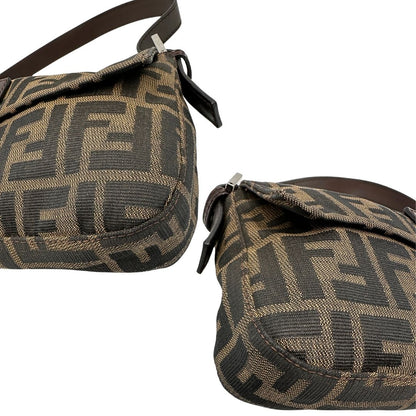 Angoli di una borsa Fendi Baguette marrone in tessuto trama Zucca, indossabile a spalla, usata, originale, second hand, in ottime condizioni.