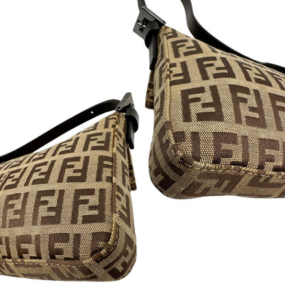 Angoli di una borsa mini Fendi Baguette beige e marrone in tessuto trama Zucchino, indossabile a spalla, usata, originale, second hand, in ottime condizioni.