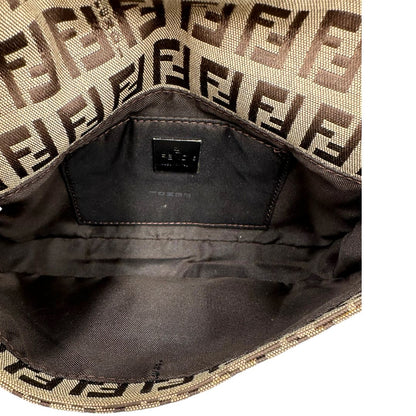 Interno di una borsa mini Fendi Baguette beige e marrone in tessuto trama Zucchino, indossabile a spalla, usata, originale, second hand, in ottime condizioni.
