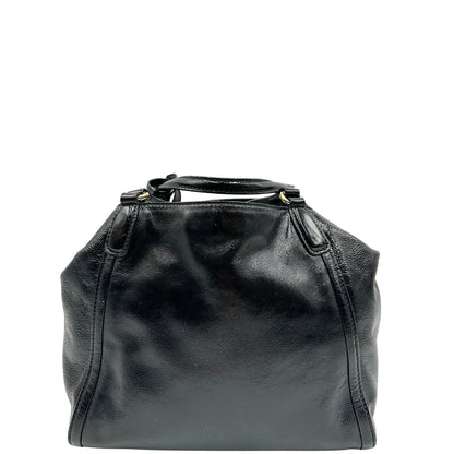 Retro, Borsa Gucci Soho in pelle verniciata nera con logo Soho in rilievo e parti metalliche dorate; da indossare a mano oppure a mano. Originale, usata, di lusso, in ottime condizioni.