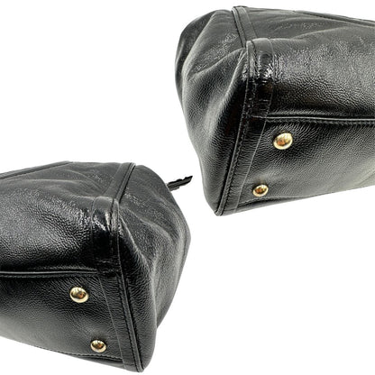 Angoli, Borsa Gucci Soho in pelle verniciata nera con logo Soho in rilievo e parti metalliche dorate; da indossare a mano oppure a mano. Originale, usata, di lusso, in ottime condizioni.