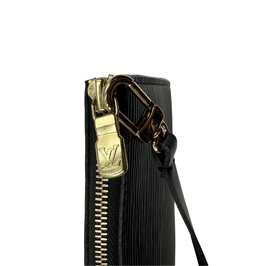 metalleria  Pochette LV in pelle epi nera, munita di un manico singolo, di lusso, originale, ottime condizioni, usata.
