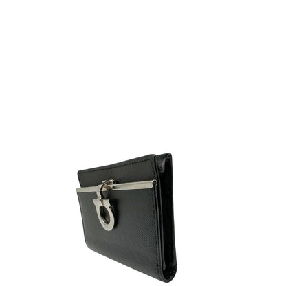Portamonete Salvatore Ferragamo in pelle saffiano nera, di lusso, originale, ottime condizioni.